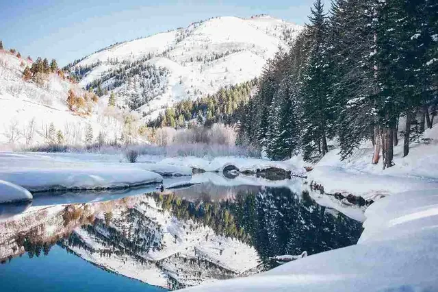 Kashmir Scenic Escape – 3 Nights / 4 Days