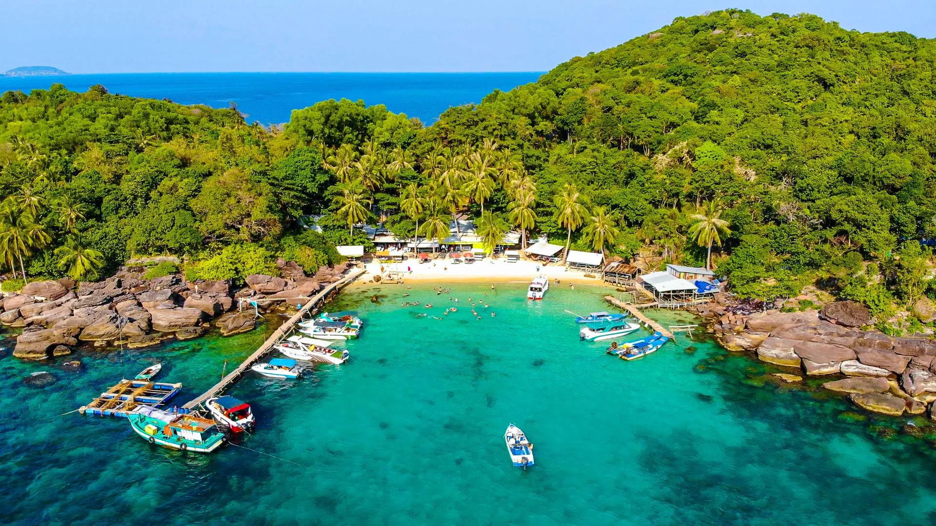 Phu Quoc Island Tour Package 4 Nights 5 Days with Hon Thom Cable Car, VinWonders & Safari - Image 4